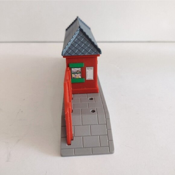 2009 Gullane Thomas & Friends Limited Mattel Train Station 10" Replacement - Picture 2 of 7